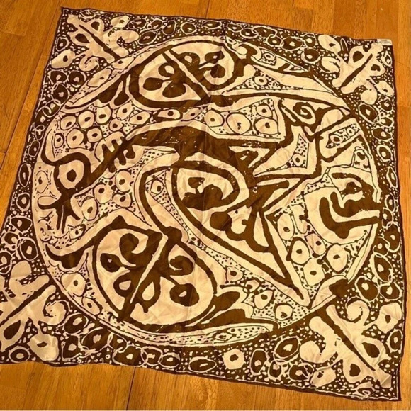 Two vintage Vera Neumann silk blend scarfs measuring 26” x 26” - Picture 1 of 7